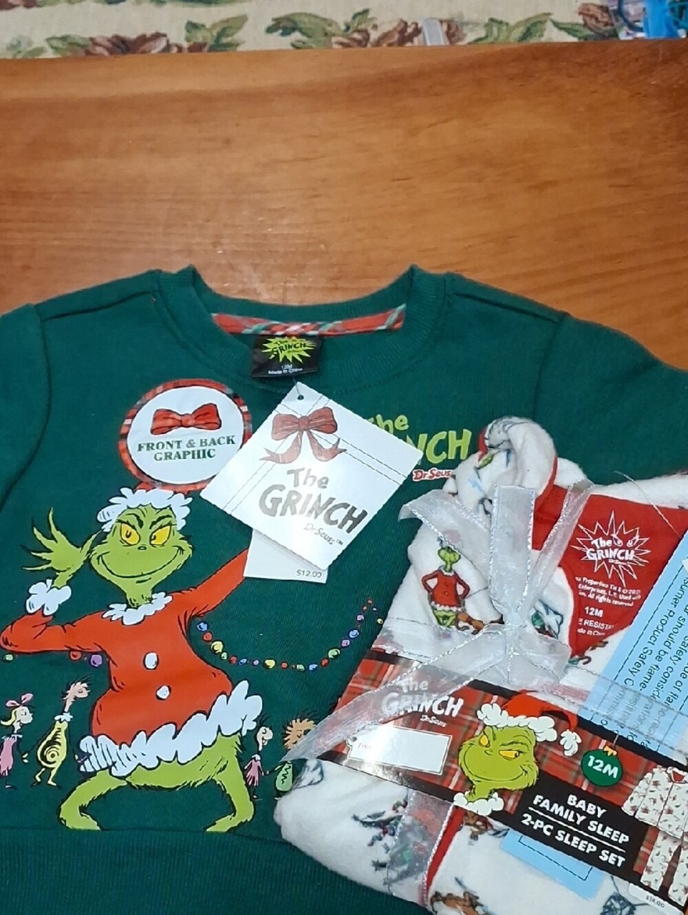 Small Lot Grinch Sweatshirt And Pajamas 12 M